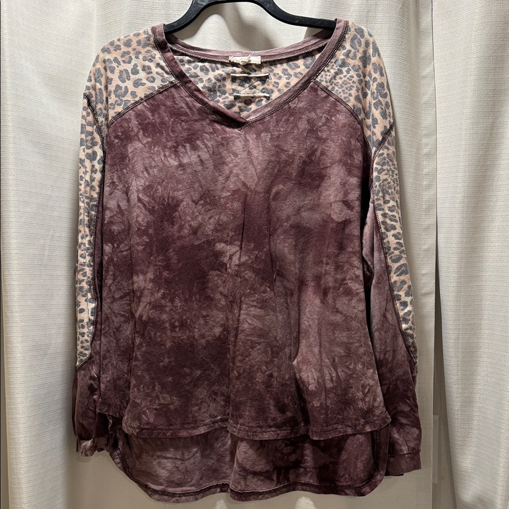 Leopard-Sleeve Mauve Tie-Dye V-Neck Tunic